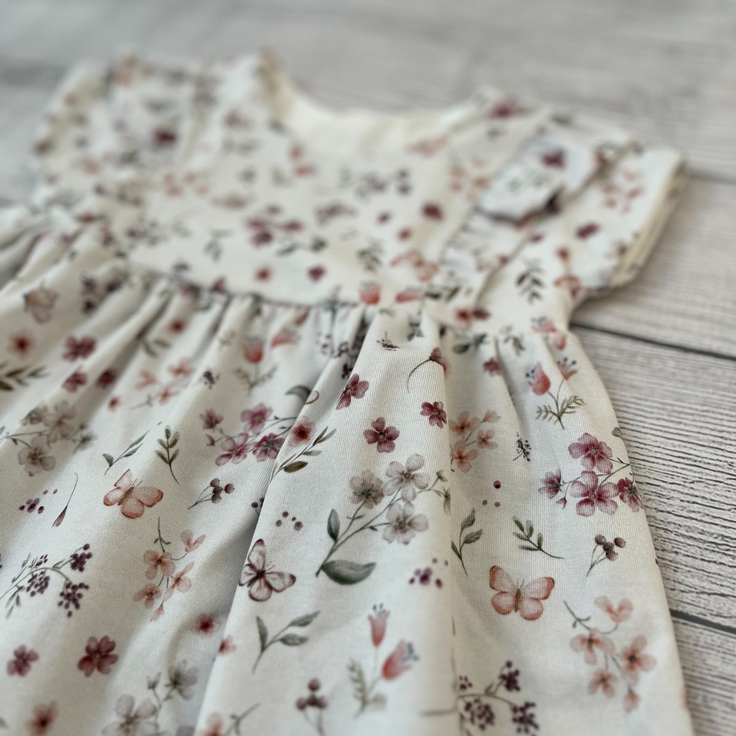 Kleid - Blumen und Schmetterlinge